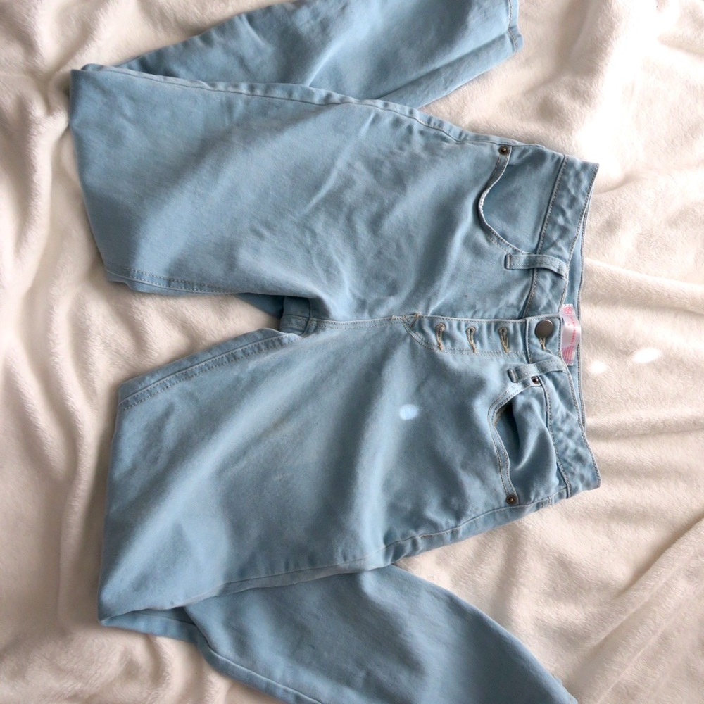 High waisted light wash jeans